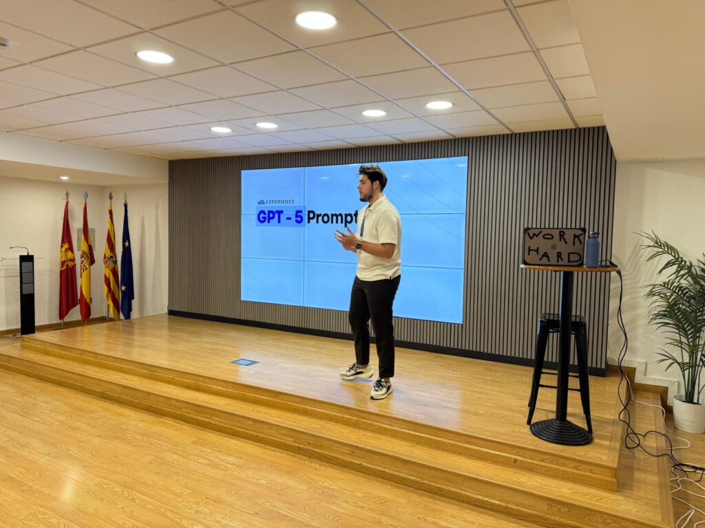 Iván Reyes dando formación en cepyme y femz