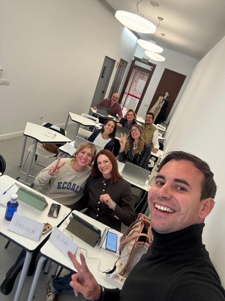 Participantes del taller revoluciona tu negocio con IA