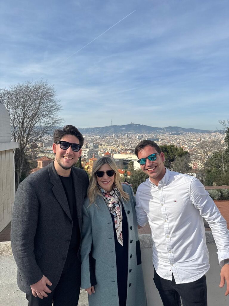 Mar Vaquero Vicepresidenta del gobierno de aragon con Ivan y Alberto de IA Experience